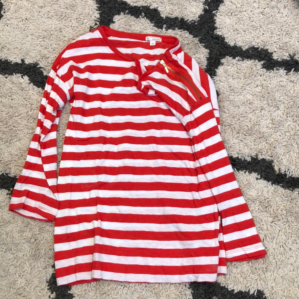 Red/white striped gap 3/4 shirt.